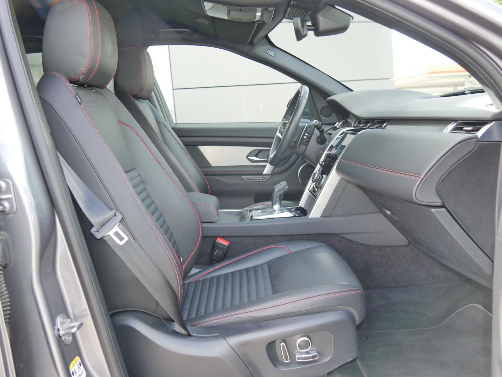 Land Rover Discovery Sport R-Dynamic SE imagem 3