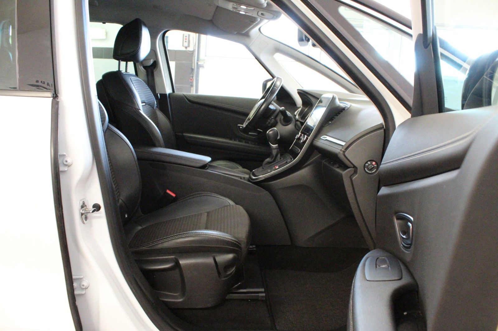 Fahrzeugabbildung Renault Grand Scenic dCi160 EDC*Bose Edition*7-Sitzer*