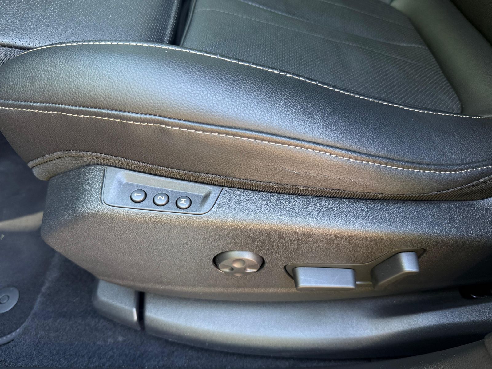 Fahrzeugabbildung Opel Grandland 2.0 CDTI Ultimate LED+LEDER+NAV+KAM360