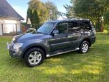 Mitsubishi Pajero 3,2 DI-D Intense Automatik Intense - blaue Mitsubishi Pajero