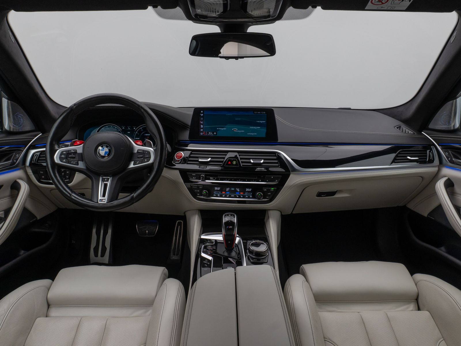 Fahrzeugabbildung BMW M5 xD 360°HUD DAB B&W SoftCl Massage Komfort