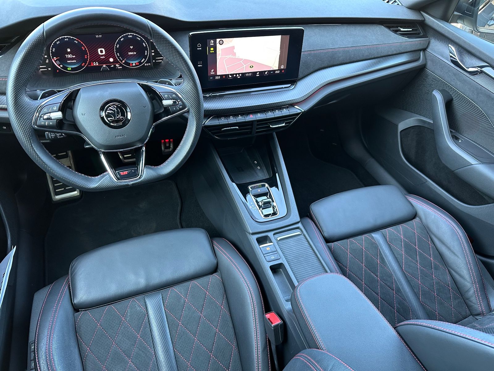 Fahrzeugabbildung SKODA Octavia Combi RS Plus NAV+MATRIX+AHK+ACC+HUD+1HD