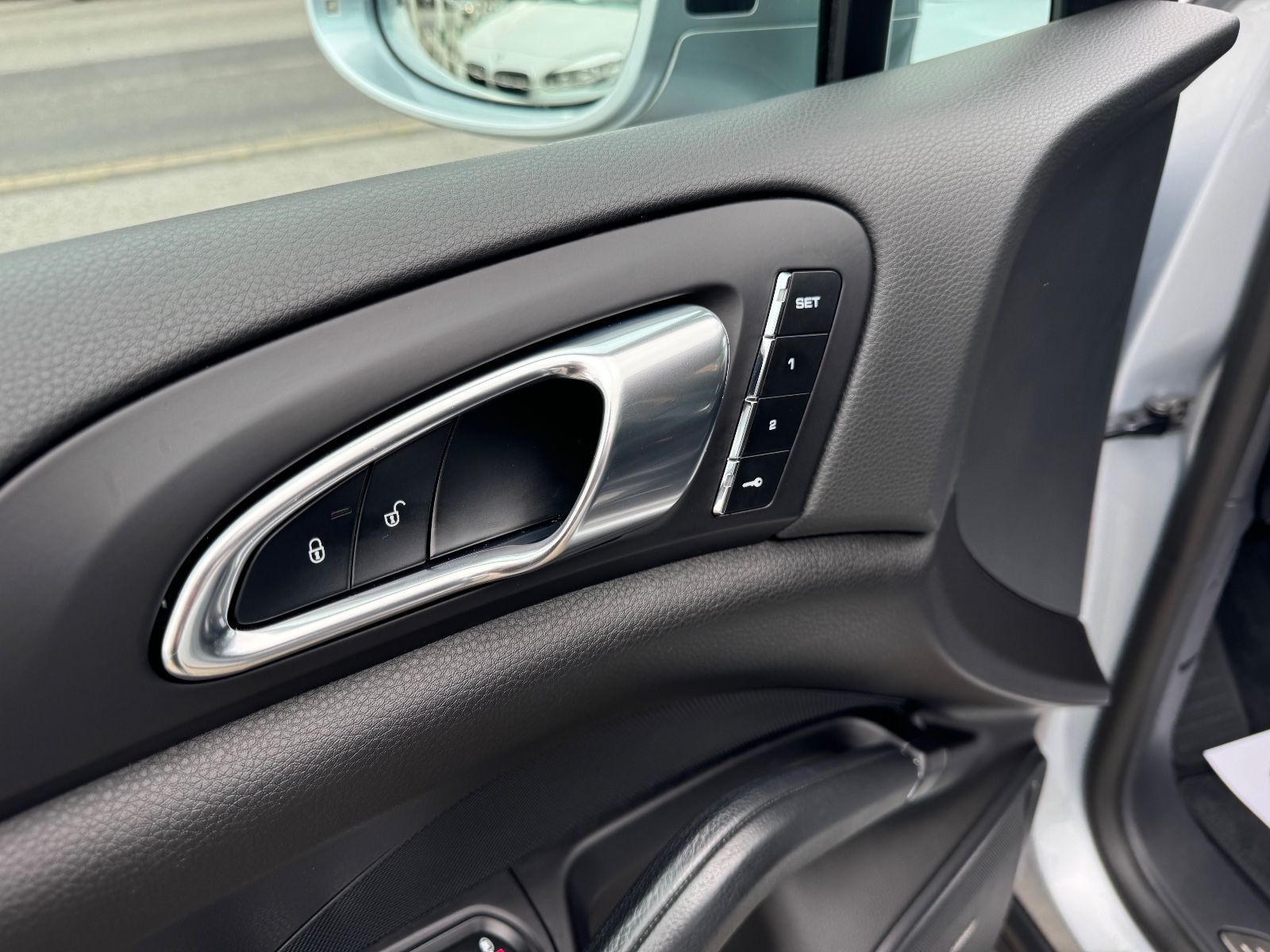 Fahrzeugabbildung Porsche Cayenne Diesel Platinum Edition APPROVED CAR PL.