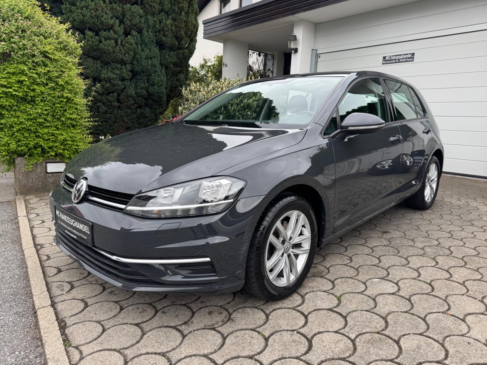 Volkswagen Golf VII Lim. 1.6 TDI *ACC*SHZ*NAVI*Massage