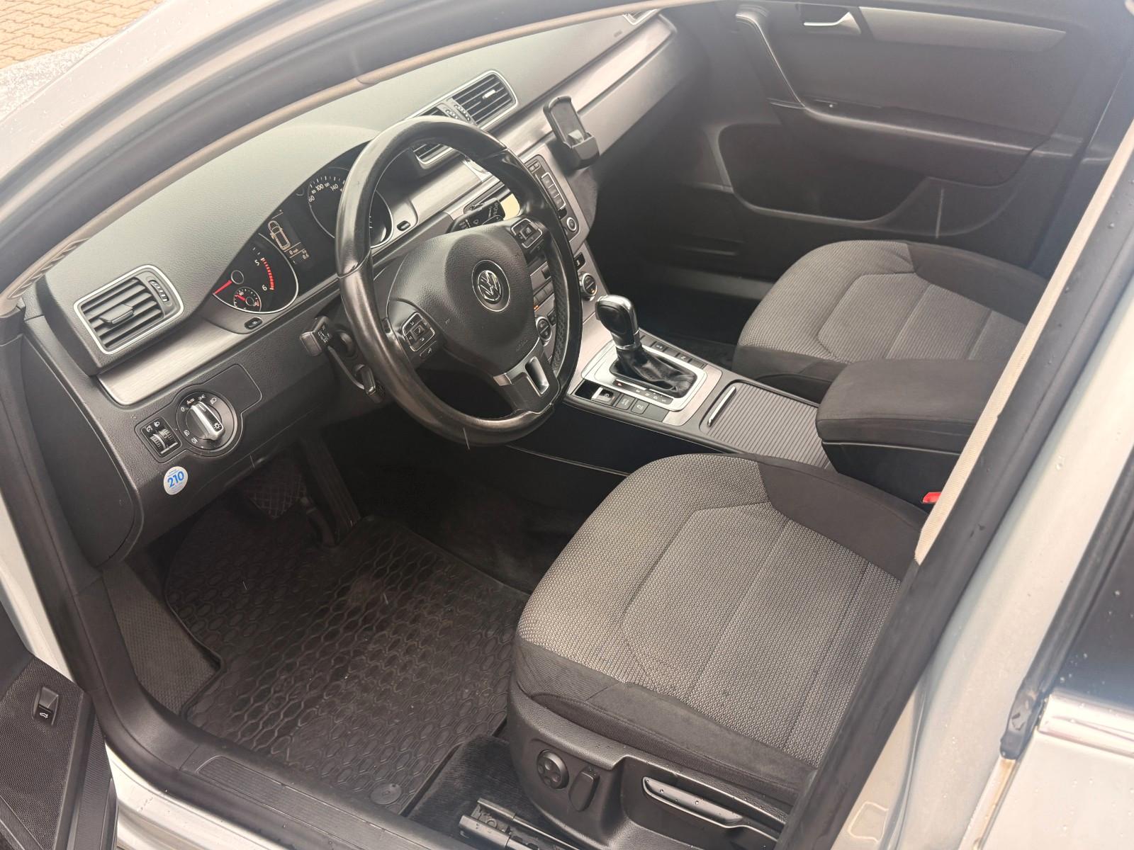 Volkswagen Passat 2012 — photo 15