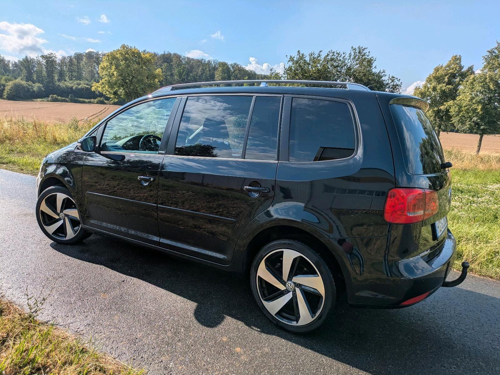 Volkswagen Touran 2011 — photo 8