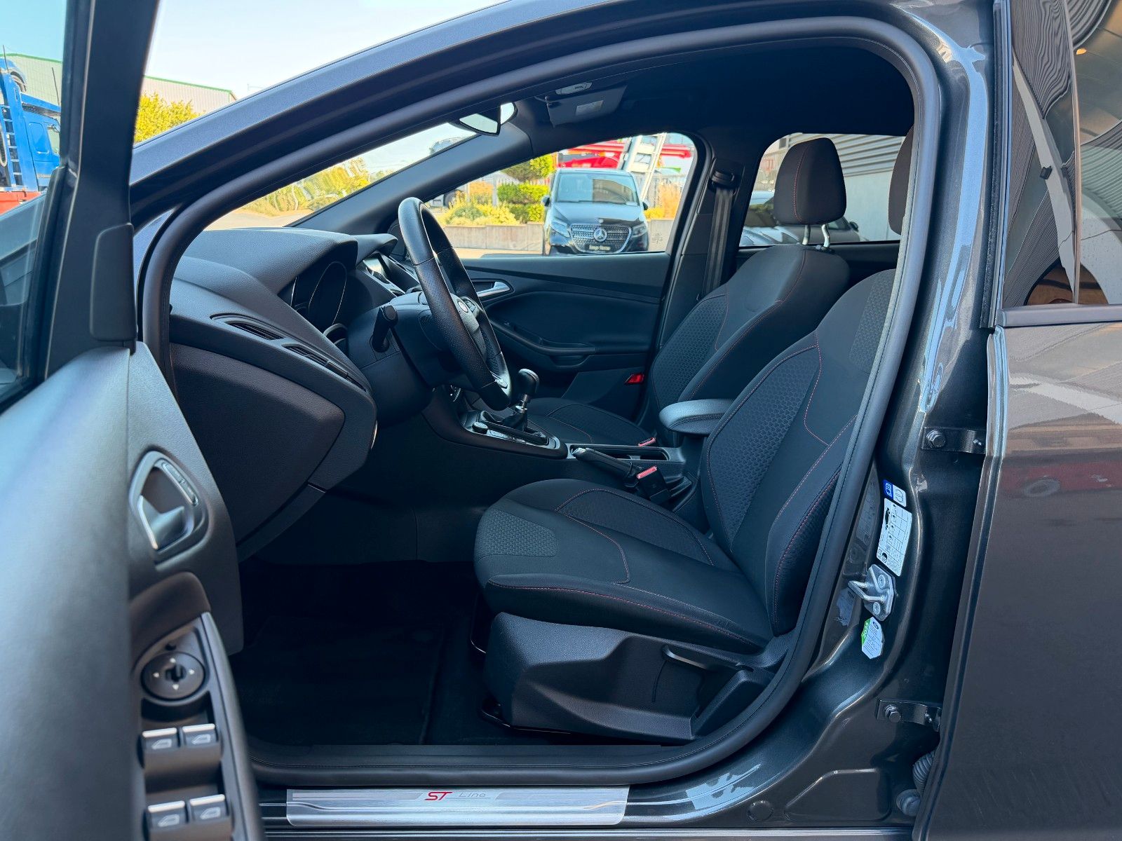 Fahrzeugabbildung Ford Focus Turnier ST+SportfahrW+BiXenon+Alcantara