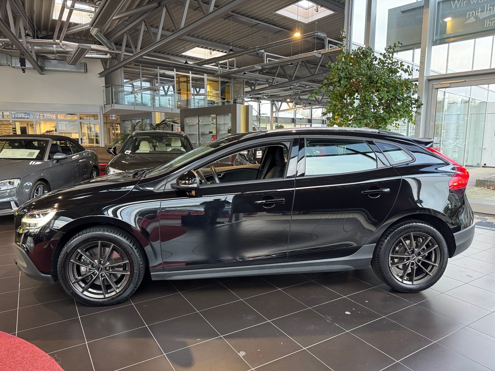 Fahrzeugabbildung Volvo V40 Cross Country Plus KLIMA LED NAVI  AHK