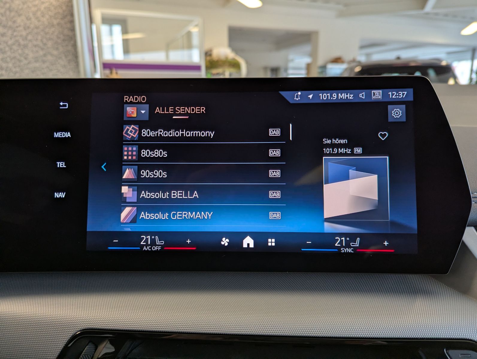 BMW 220 Active Tourer Aut AHK Pano Cam Travel-Paket - Image 32