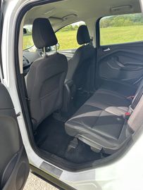 Ford Kuga - 10