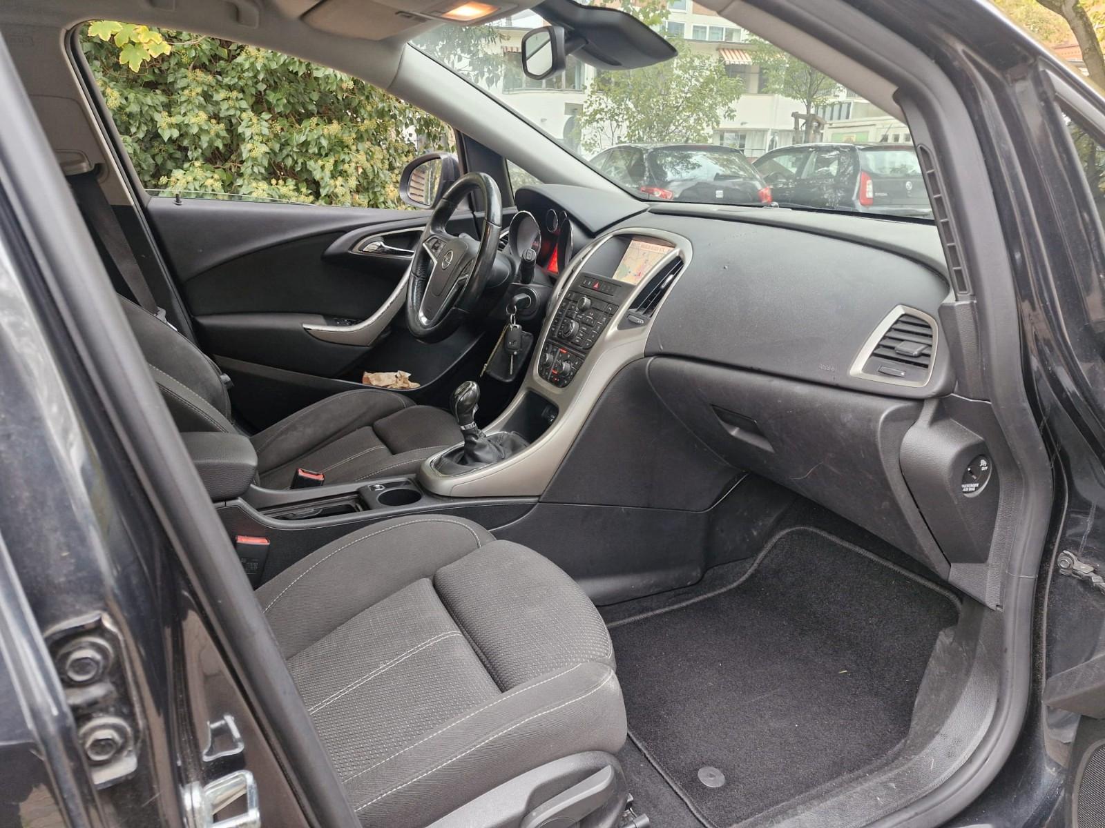 Opel Astra 2013 — photo 5