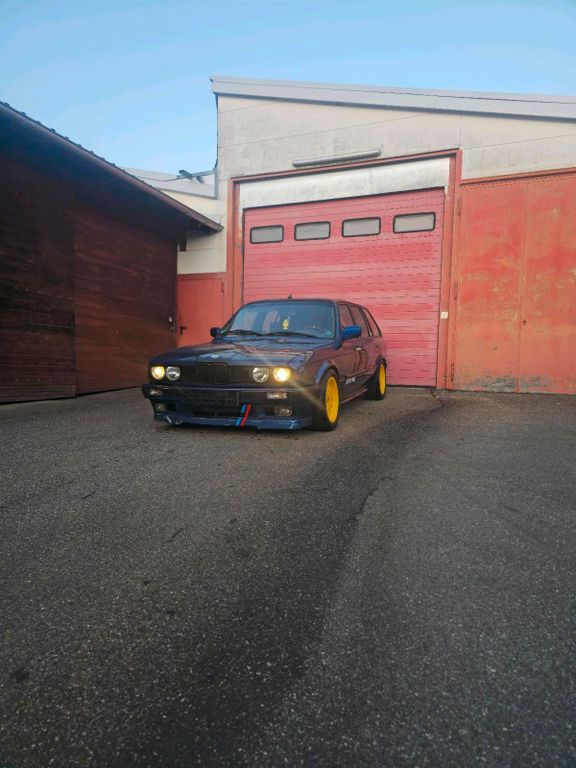 Image of BMW 325