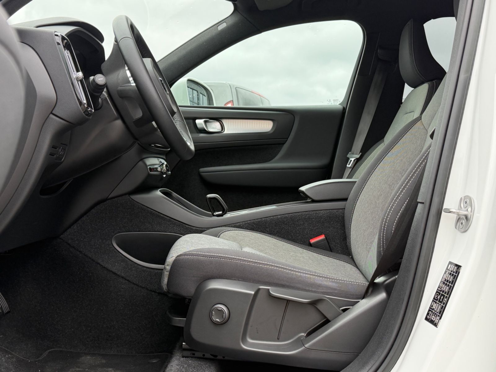 Volvo XC40 Core Recharge Plug-In Hybrid Standheizung foto 12