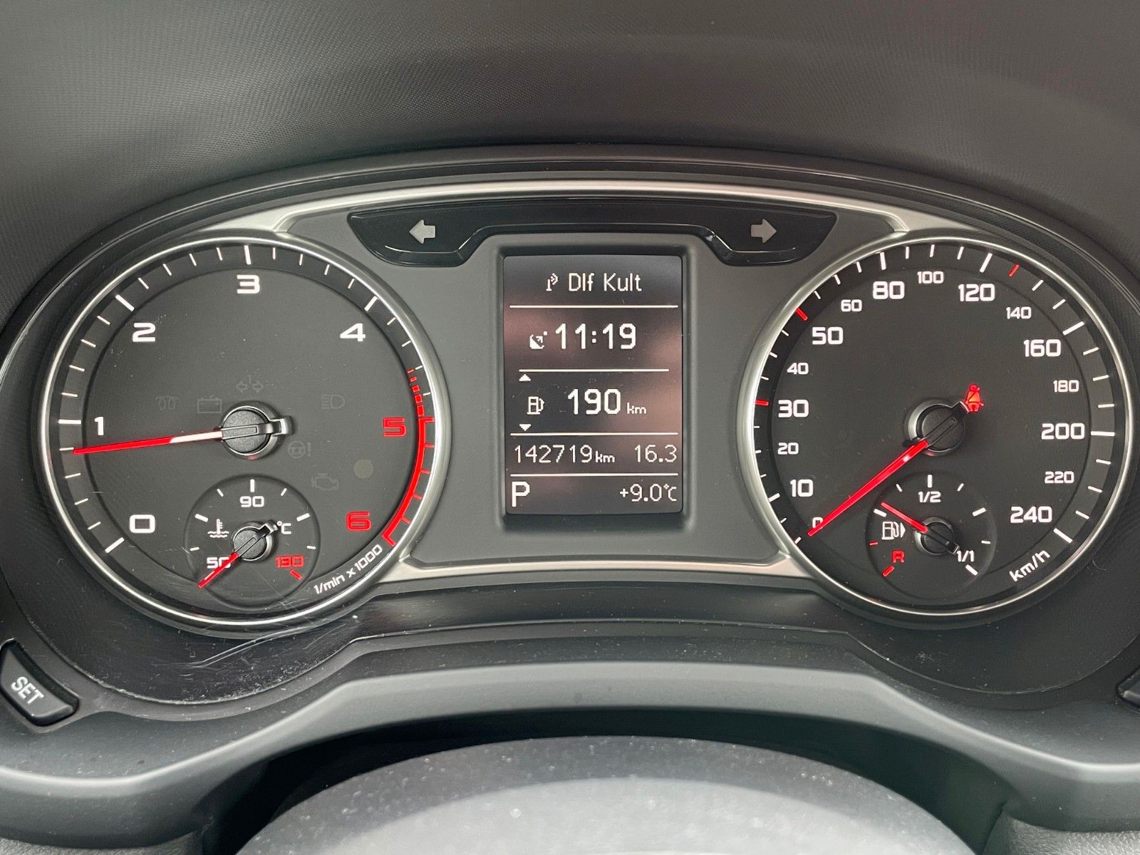 Fahrzeugabbildung Audi A1 1.6 TDI S-LINE Aut. Navi Xenon PDC SPORTPAKET