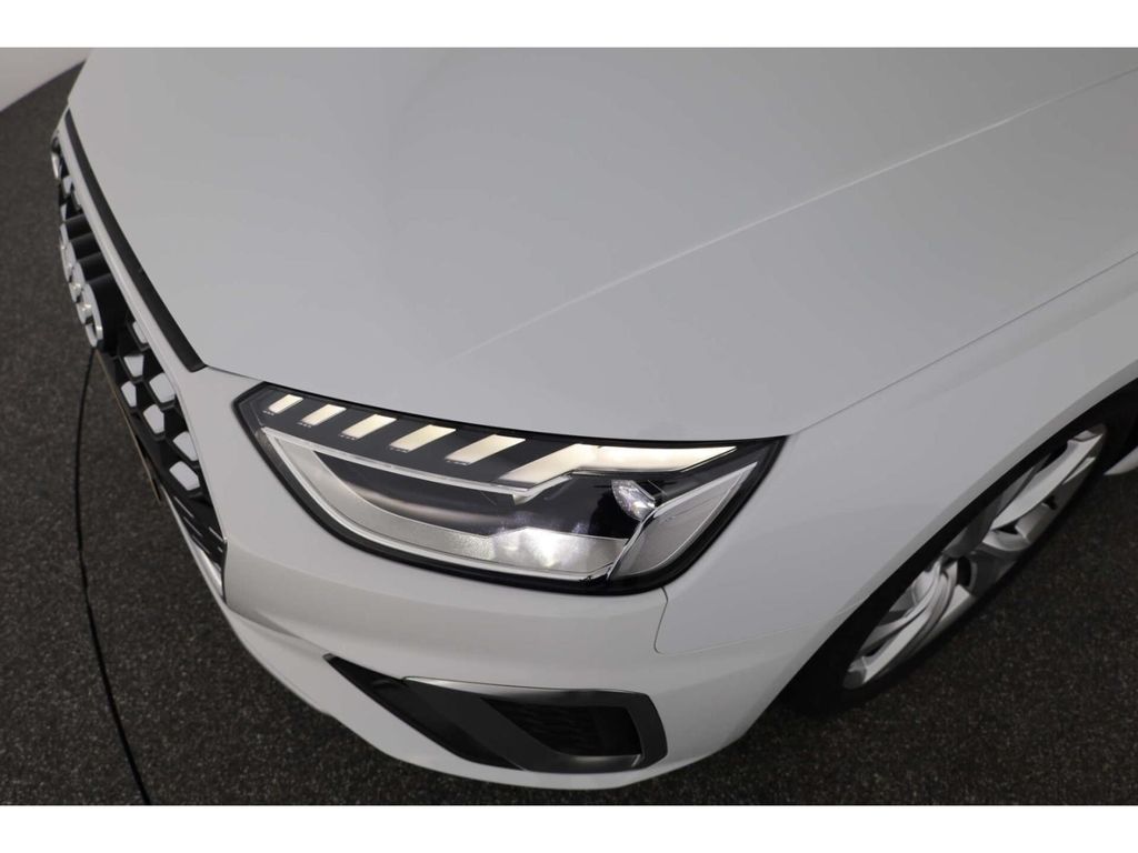 Audi S4 — hlavná fotografia