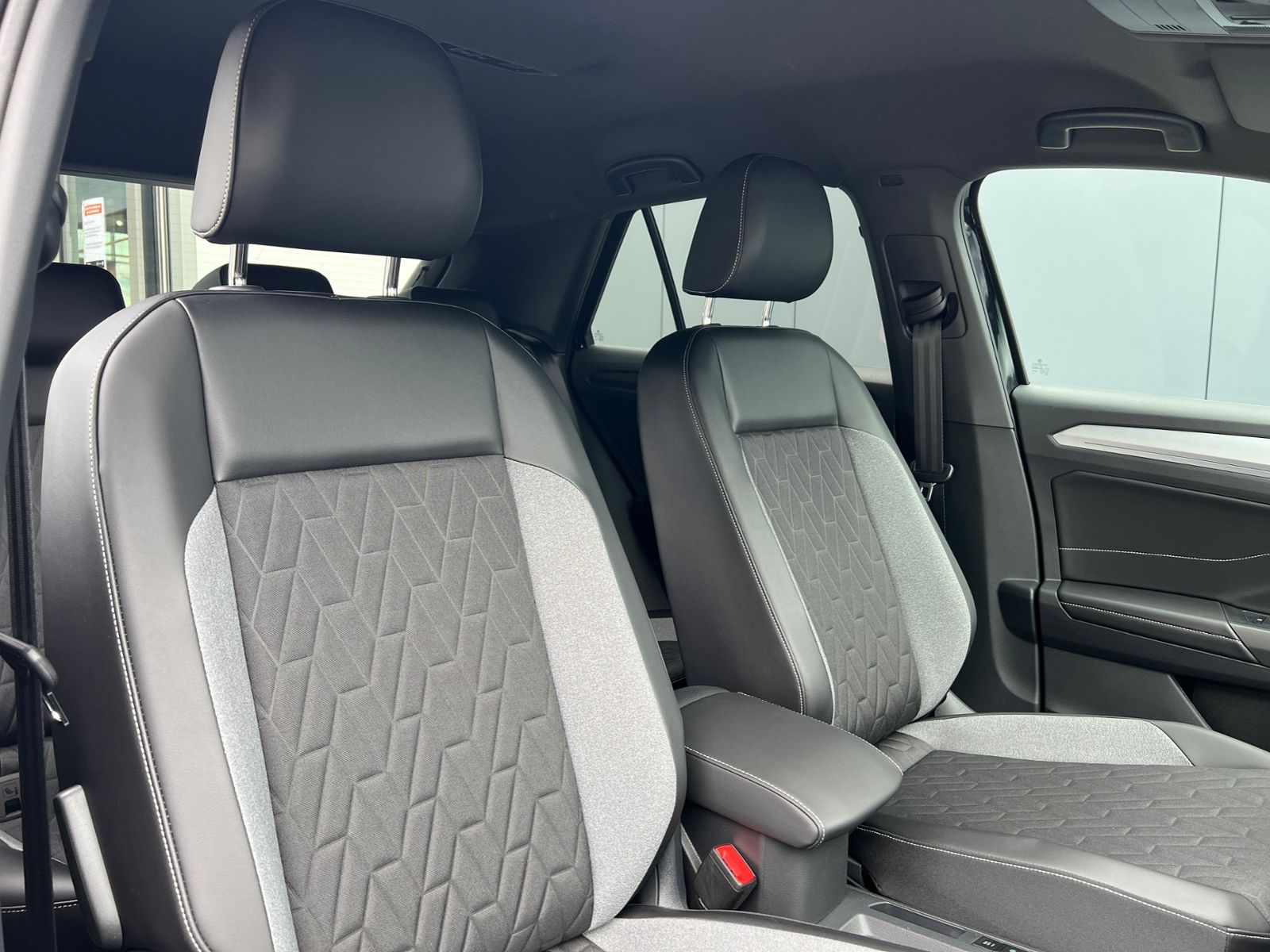 Fahrzeugabbildung Volkswagen T-Roc GOAL 1.5 TSI DSG *AHK, Navi, Plus-Paket*