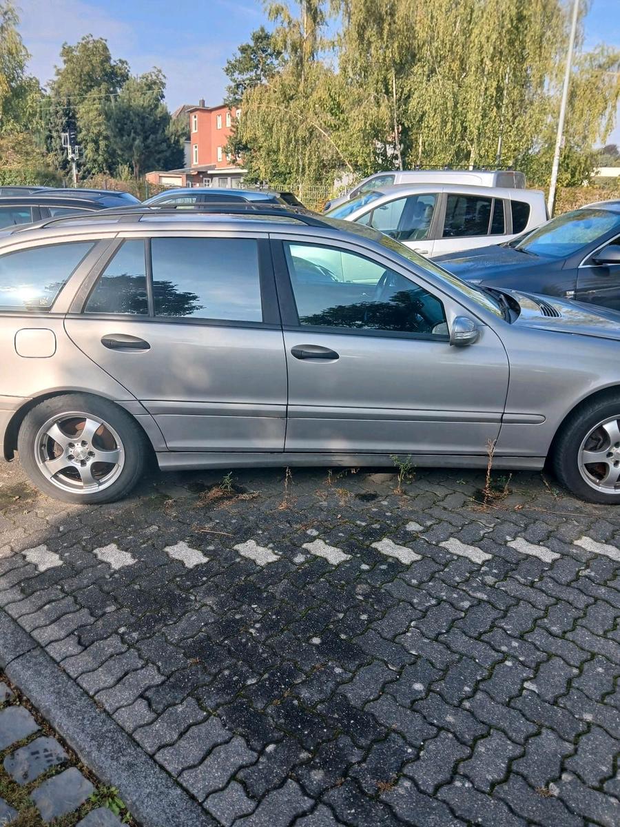 Mercedes-Benz C200 2006 — вигляд ззаду