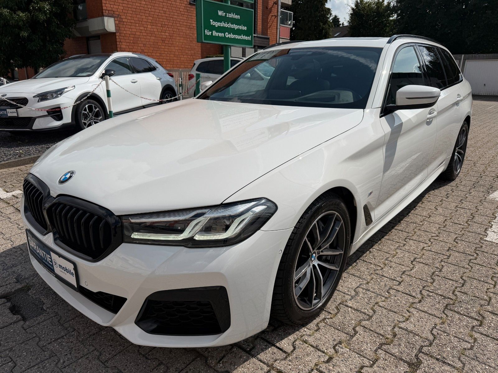 Fahrzeugabbildung BMW 540d Touring xDrive M Sport AHK PANO HUD LEDER