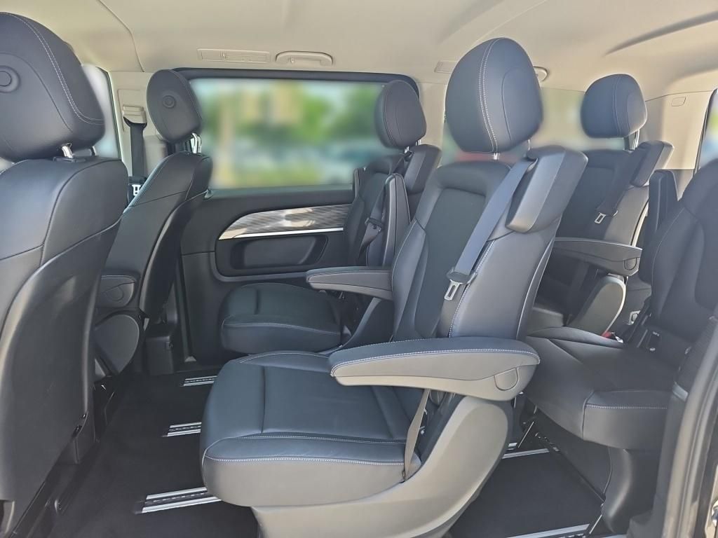Fahrzeugabbildung Mercedes-Benz EQV 300 AVANTGARDE lang AIRMATIC 360° LED AMG