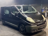 Opel Vivaro 2,5 CDTI 94000TKM AHK Rückfahr Kamera - Opel Vivaro: Kleinbus
