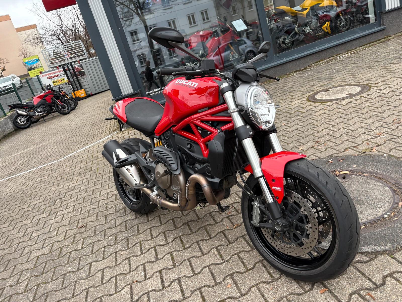 Ducati Monster 821 / 1. Hand, Service, HU neu !