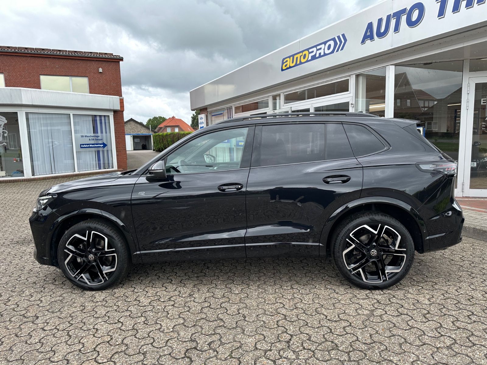 Fahrzeugabbildung Volkswagen Tiguan 2.0 TDI 4M R-Line Pano/AHK/ACC/Navi