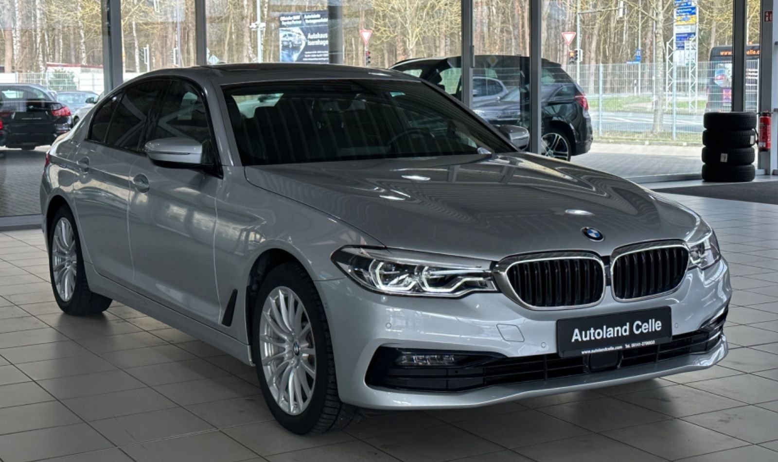 Fahrzeugabbildung BMW 530e iP Sport Line ACC Kamera HUD DAB HiFi