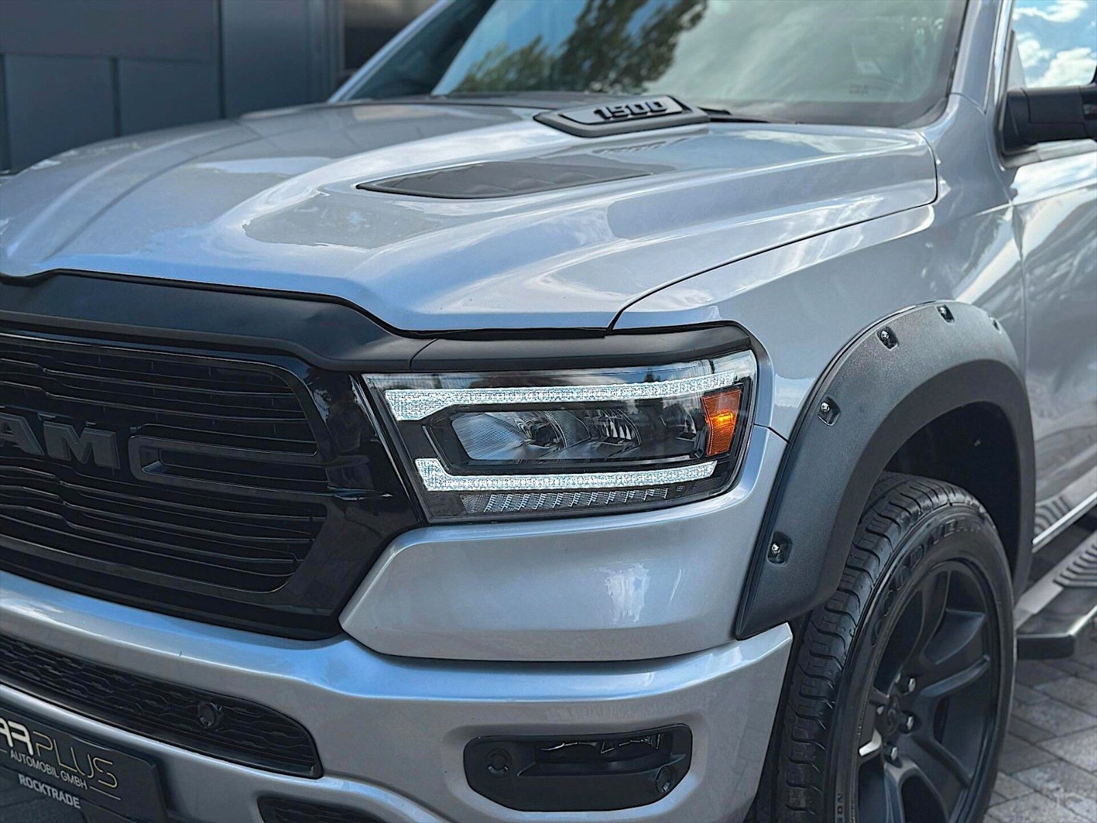 Fahrzeugabbildung Dodge RAM 5.7 V8 HEMI NightEdition OFFROAD CrewCab 4x4
