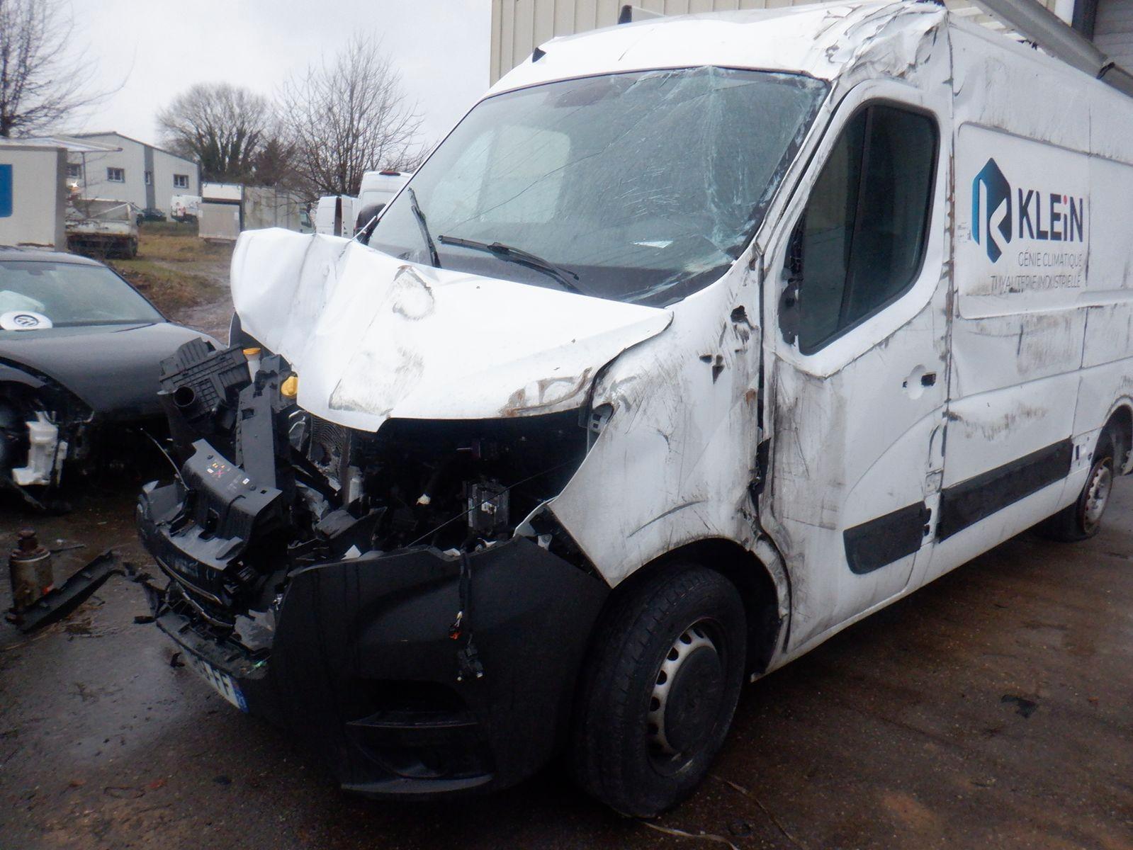 Renault MASTER F3300 L2H2 2.3 BLUE DCI 135CH