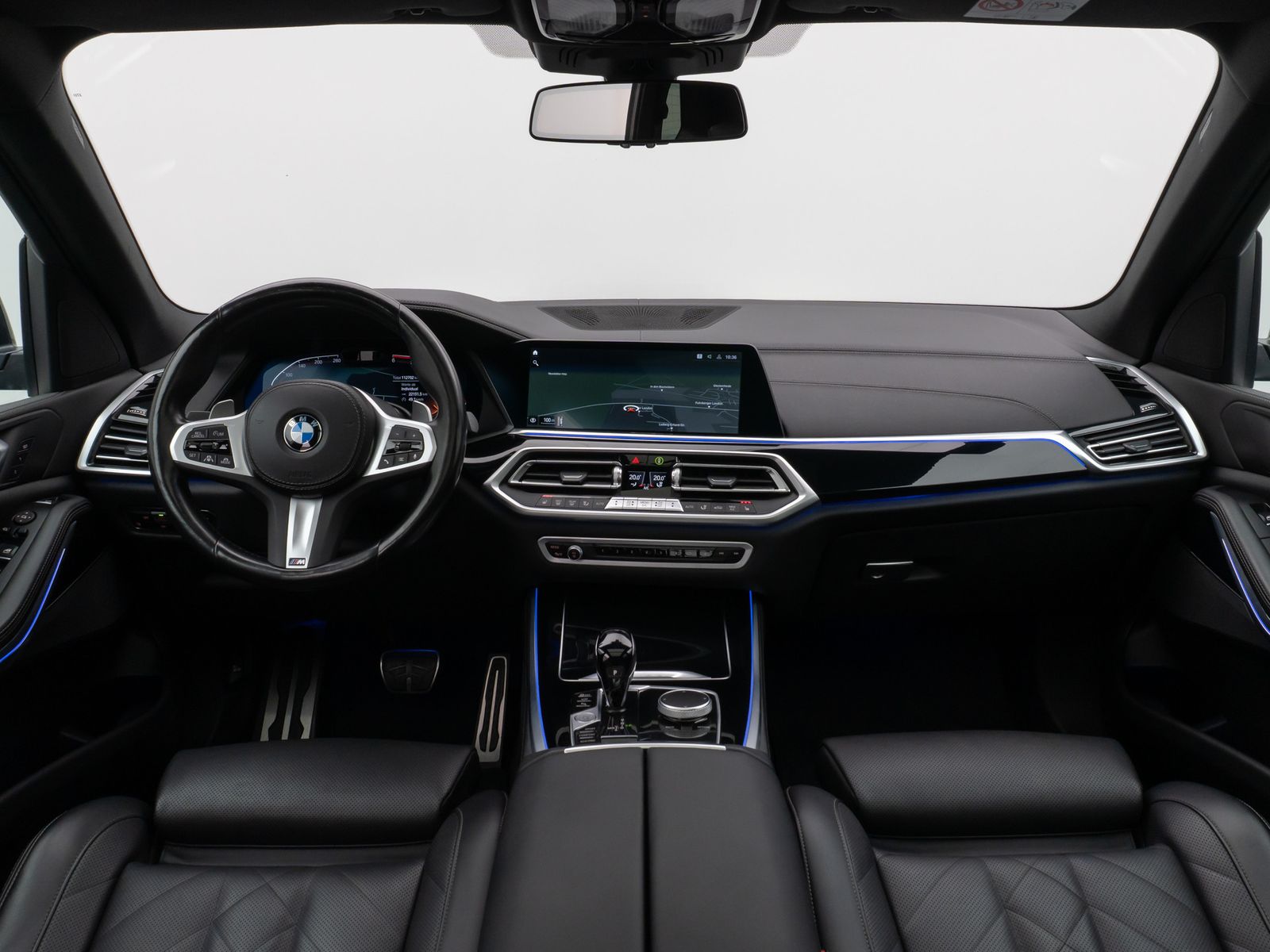 Fahrzeugabbildung BMW X5 xD40d M Sport Panorama 360° HUD DAB HiFi AHK