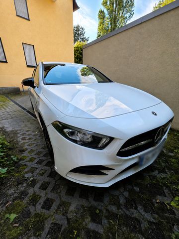 MERCEDES-BENZ A 250 e AMG Line Night Paket | Advanced | LED | 