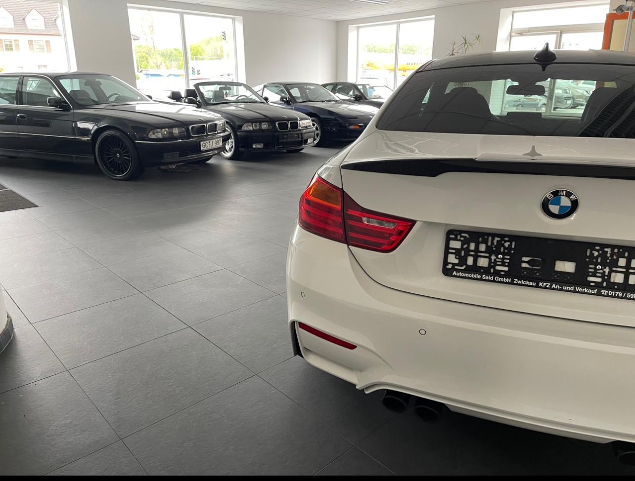 showroom-image-top