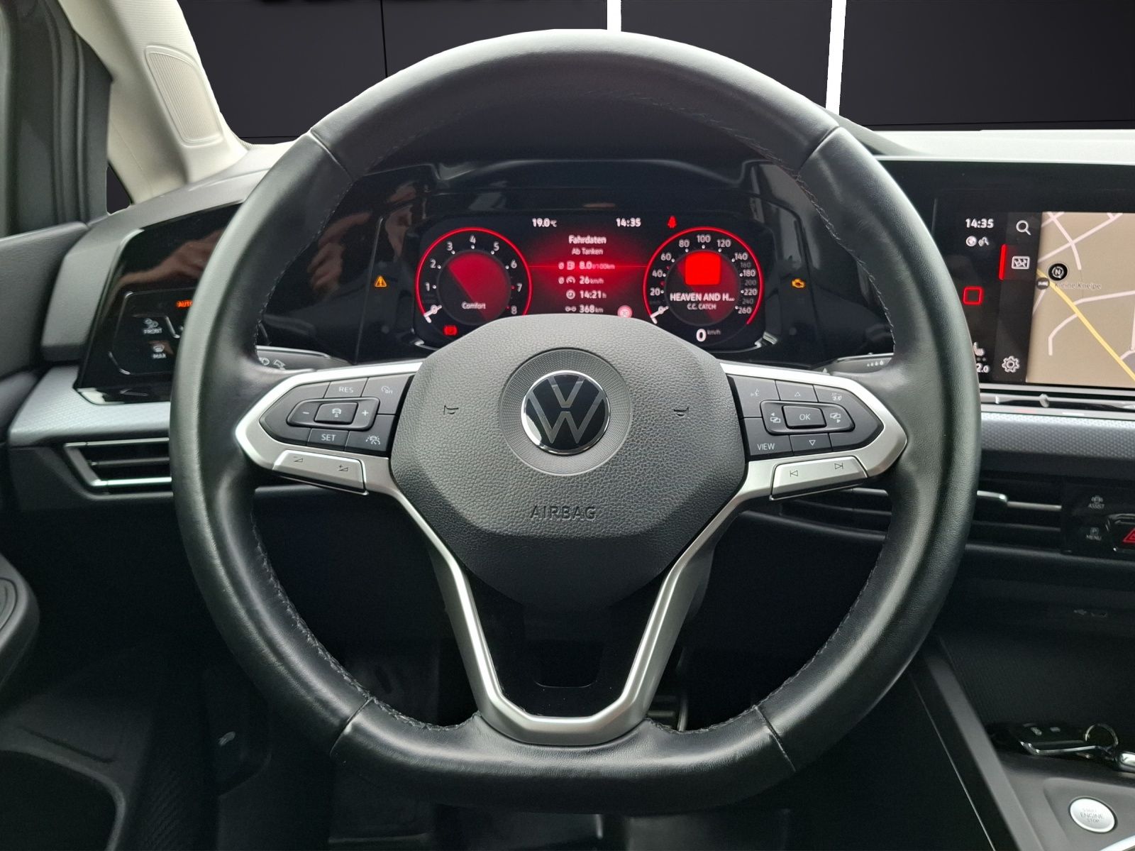 Fahrzeugabbildung Volkswagen Golf VIII TSI Active Standhzg. LEDplus Navi HUD