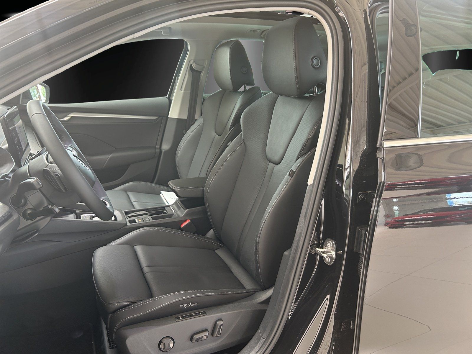 Fahrzeugabbildung SKODA Octavia Combi Selection 2,0 TDI 110 kW DSG