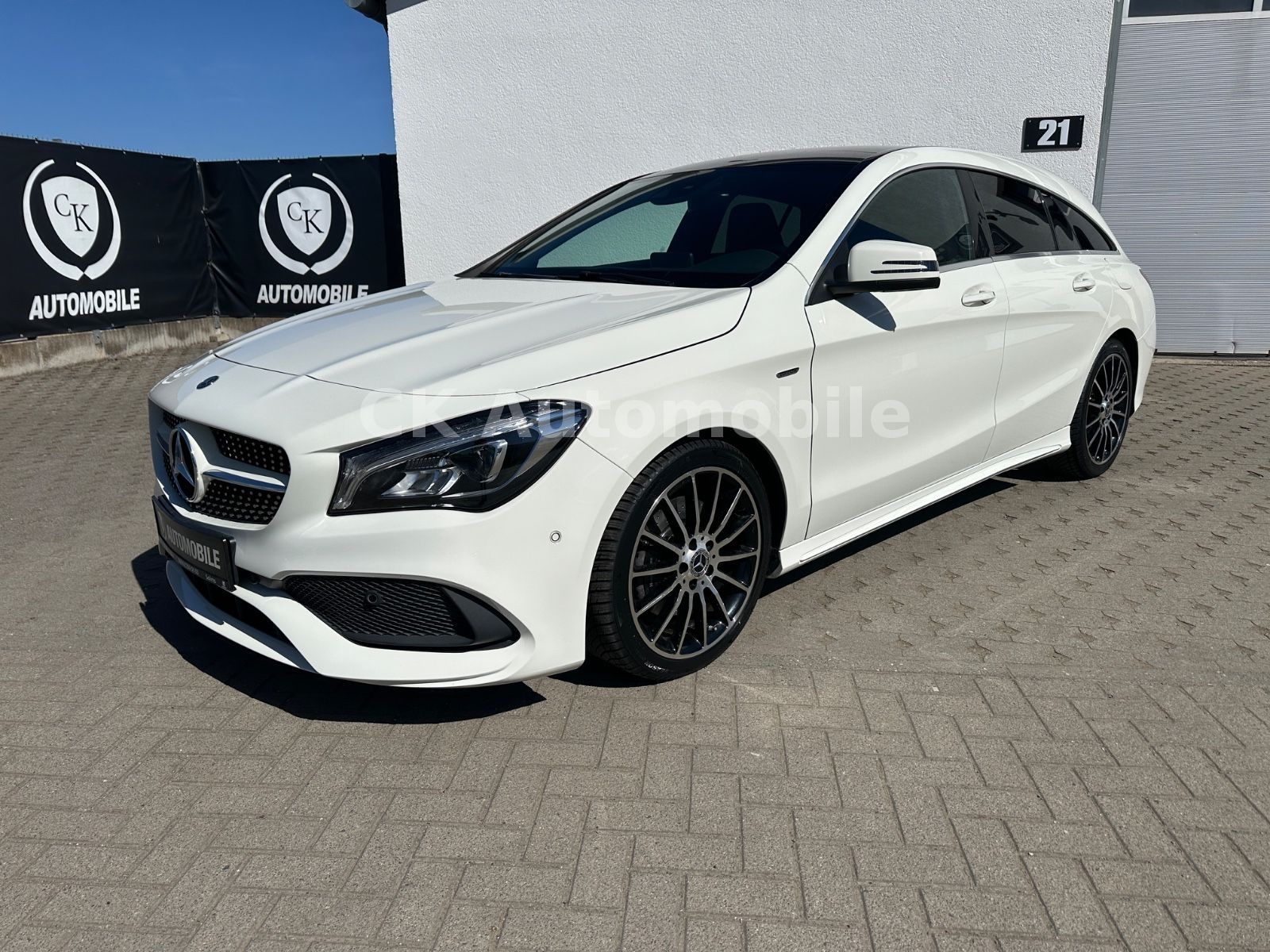 Fahrzeugabbildung Mercedes-Benz CLA220d Shooting Brake Peak Edition/Navi/LED/Kam