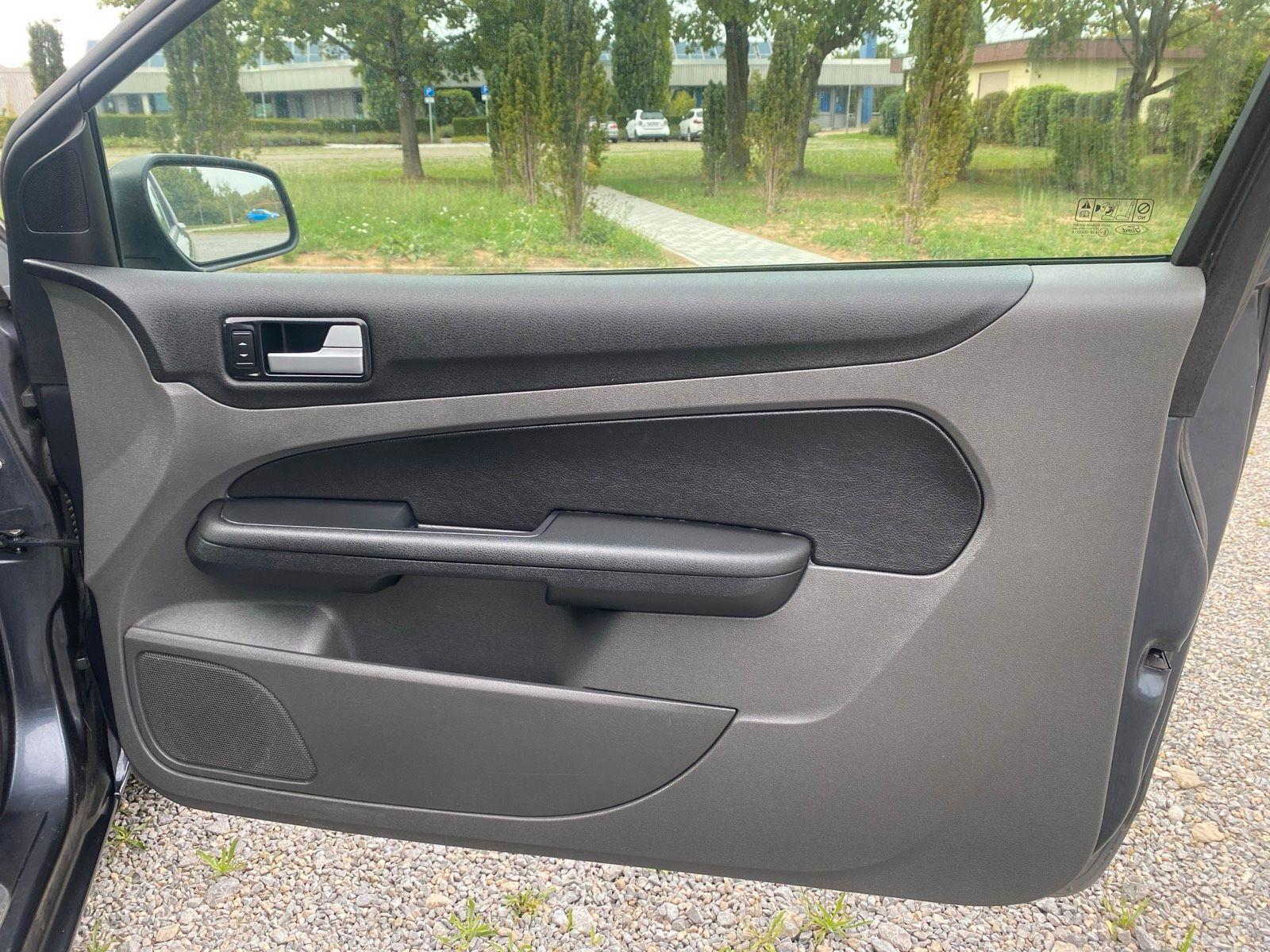 Ford Focus 2006 — photo 15