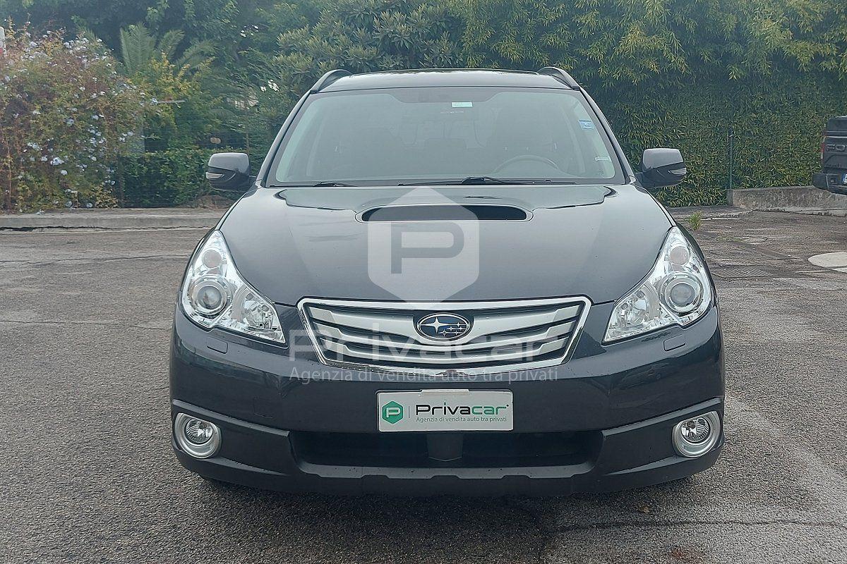 Subaru Outback 2010 — rear view