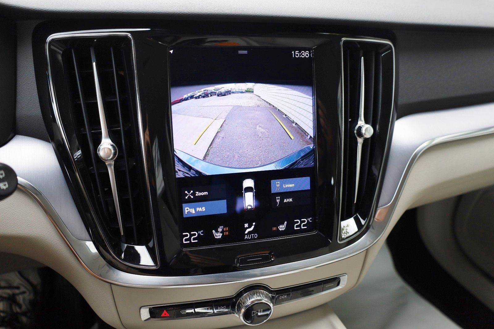 Fahrzeugabbildung Volvo V60 Kombi Momentum Pro Leder,Navi,LED,SH,Apple C