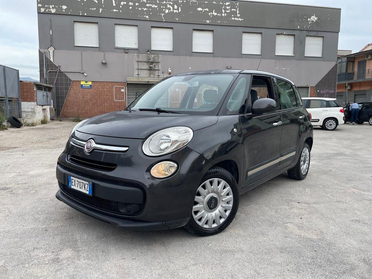 Fiat 500L 2015 — rear view