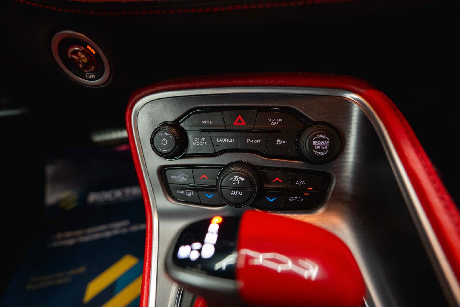 Fahrzeugabbildung Dodge Challenger 6.4 V8 SRT 392 R/T SCATPACK RED DEVIL