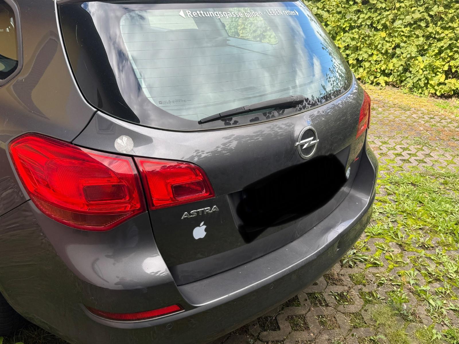 Opel Astra 2010 — photo 7