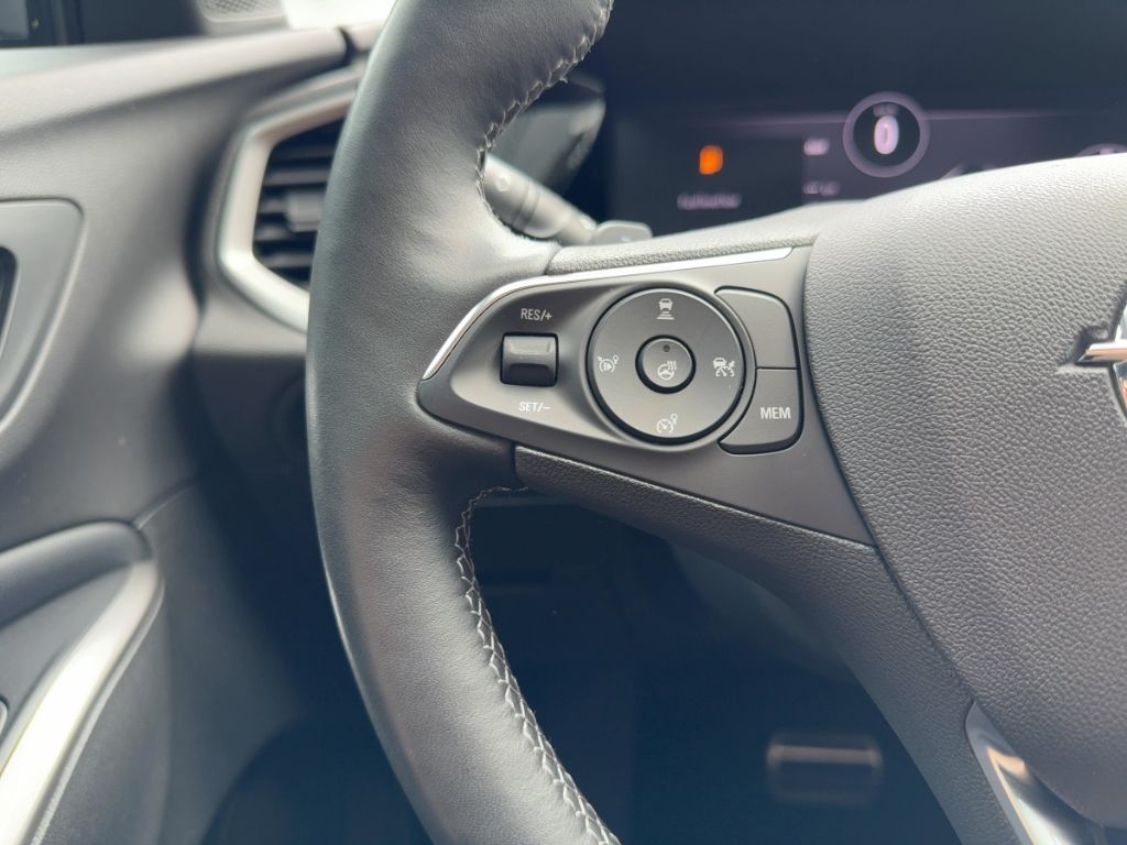 Fahrzeugabbildung Opel Grandland GS  AUTOMATIK  NAVI  LED SHZ