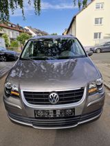 Volkswagen Touran 1.9 TDI DPF Highline Highline - Volkswagen Touran mit Diesel-Antrieb: Kleinbus, 1.9