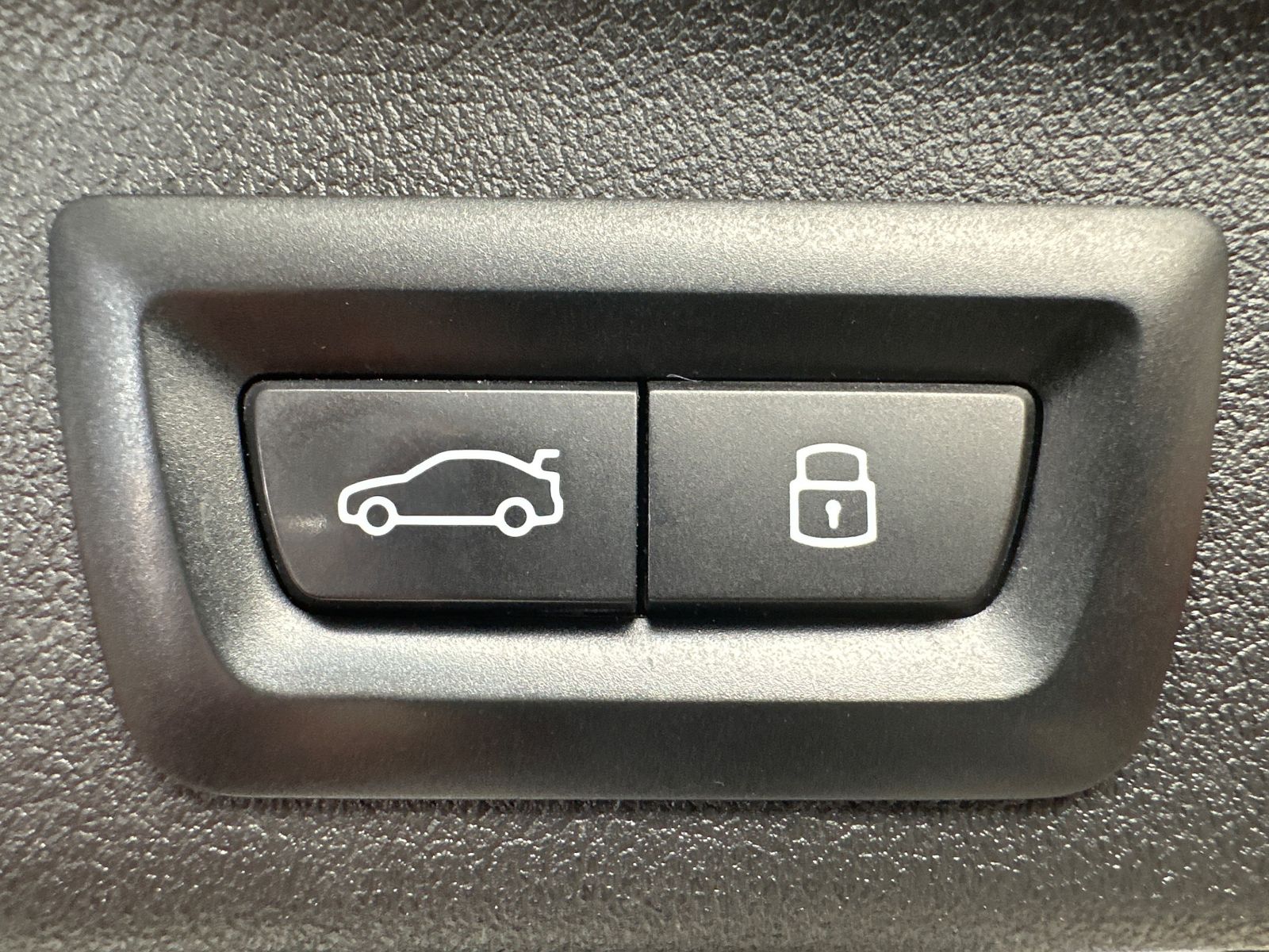 Fahrzeugabbildung BMW X1 xDrive20d M-Sport NAV+LED+HUD+H&K+ACC+360°