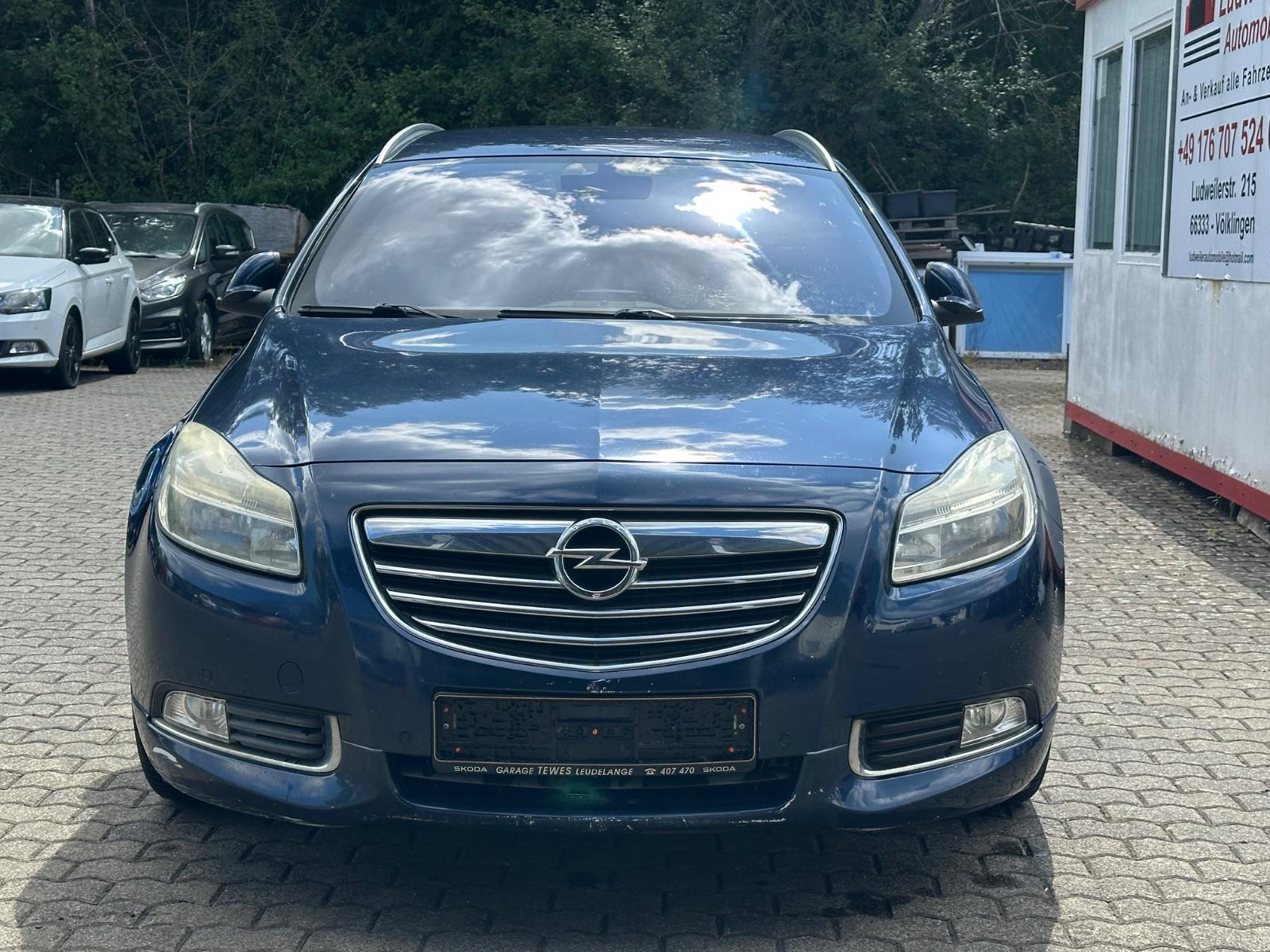 Opel Insignia 2012 — вигляд ззаду