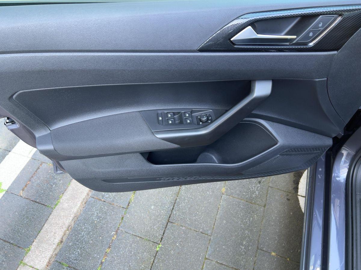 Volkswagen Polo Life 1.0 TSI DSG CarPlay Sitzheizung PDC