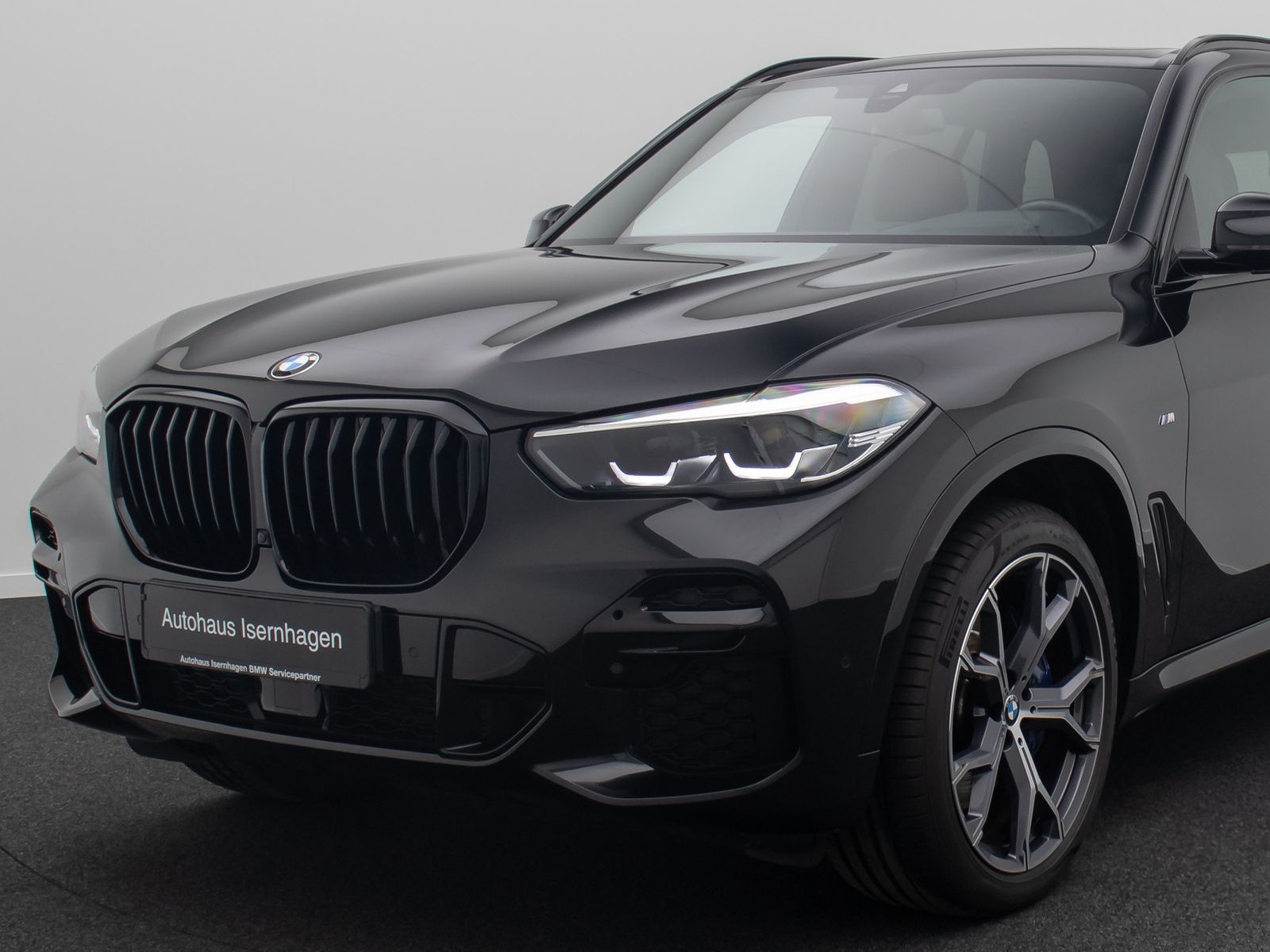Fahrzeugabbildung BMW X5 xD30d M Sport Panorama HUD DispKey Individual