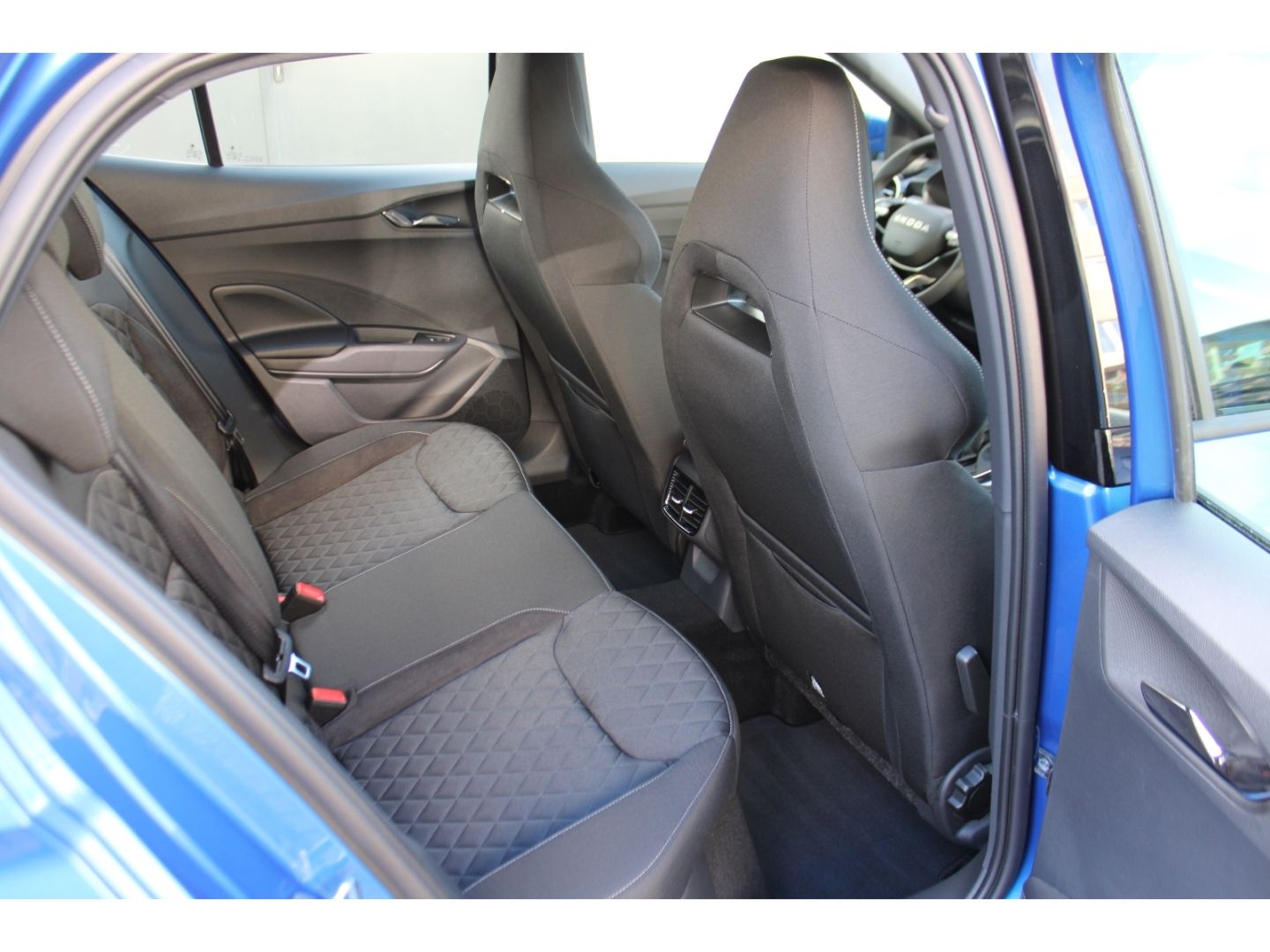 Fahrzeugabbildung SKODA Fabia Selection Drive Plus 1,0 TSI LED Full Link