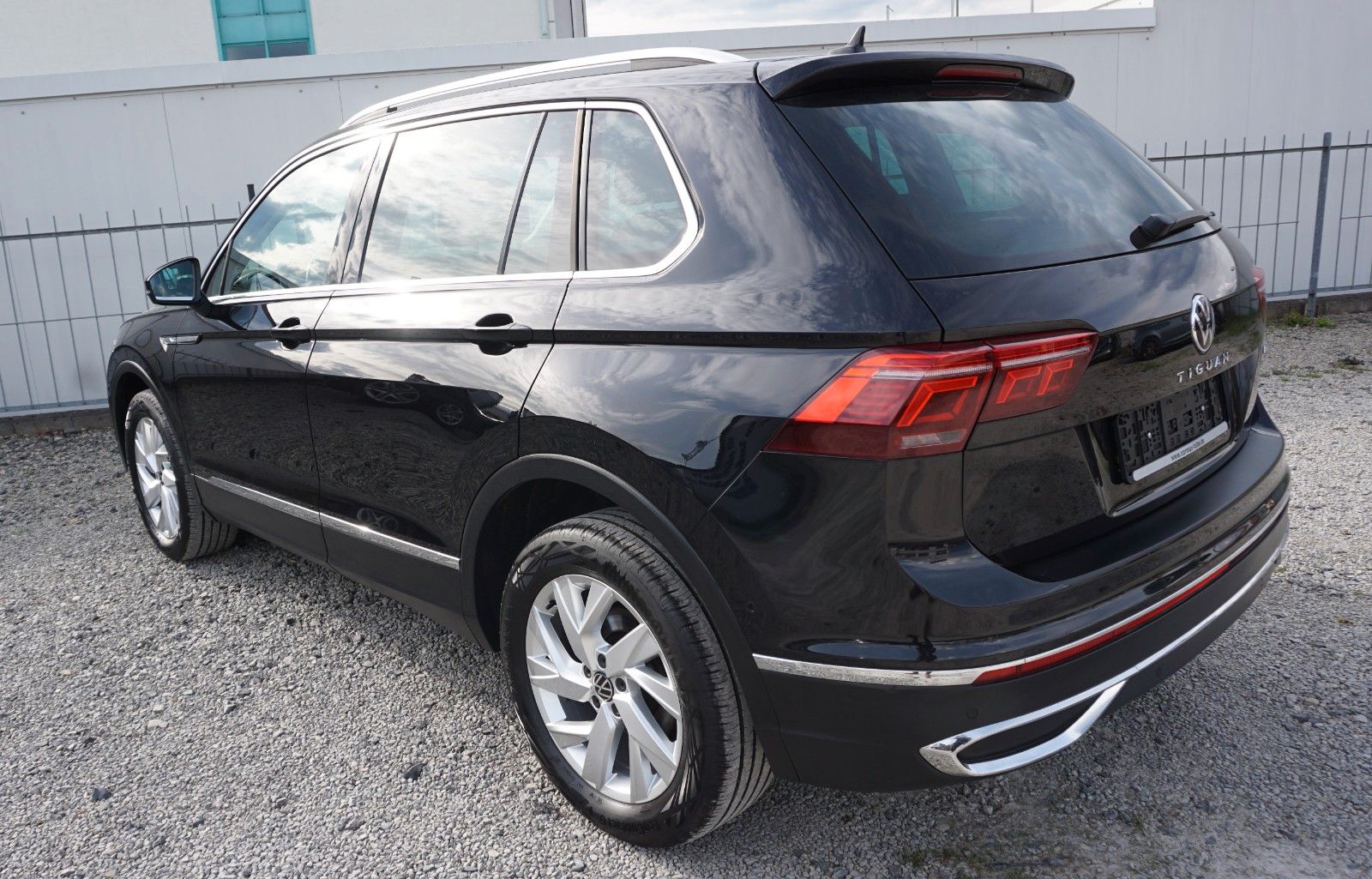 Fahrzeugabbildung Volkswagen Tiguan Elegance 4M, Kamera, Navi, AHK, IQ.Light