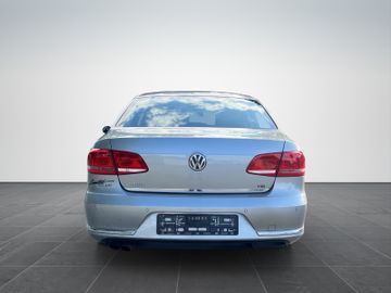 Volkswagen Passat - 4